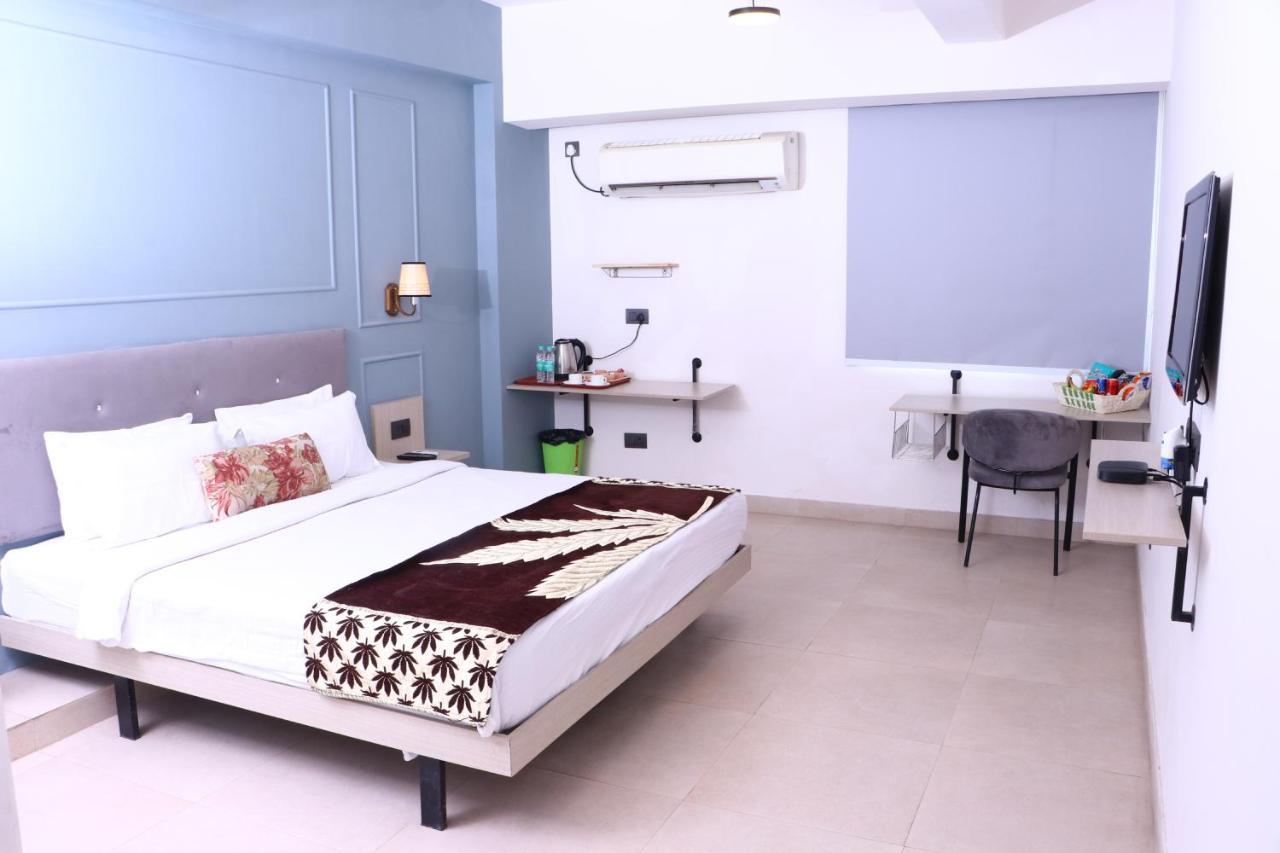Virohaa Garden Hotel Ghaziabad Exterior photo
