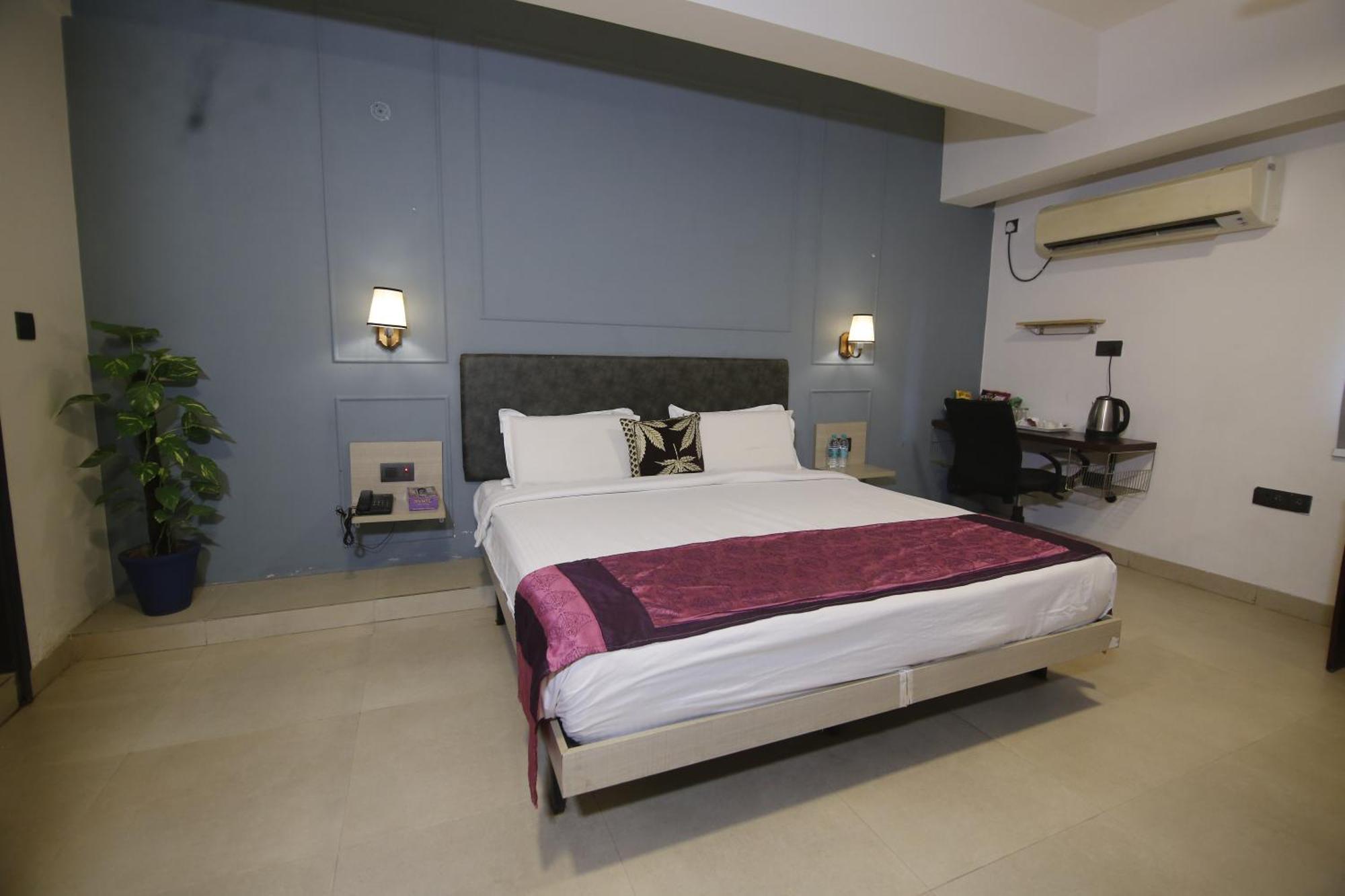 Virohaa Garden Hotel Ghaziabad Exterior photo